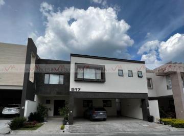 Casa · 389m² · 4 Recámaras · 2 Estacionamientos · Casa en Renta en Arbado Marquesa