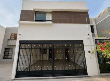 Casa · 90m² · 3 Recámaras · 2 Estacionamientos · Casa en Renta en Jardines del Canada Escobedo.