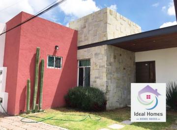 Casa · 178m² · 3 Recámaras · 1 Estacionamiento · Casa en Venta en Tequisquiapan, un Nivel 3 Recámaras