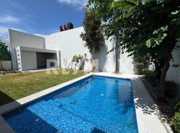 Casa · 568m² · 4 Recámaras · 2 Estacionamientos · Casa en Venta en Morelos, Reforma, Cuernavaca