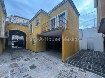 Casa de 3 habitaciones, Querétaro · Centro de Queretaro Rento Casa en Privada de 11 Casas 3 Recamaras 3 Baños 1 Coche - Ver Decripcion