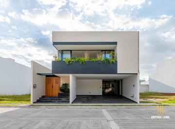 Casa · 200m² · 3 Recámaras · 2 Estacionamientos · Casa en Renta en 23 Poniente, Puebla