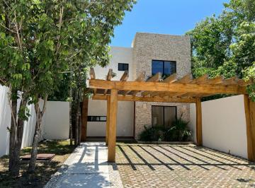 Casa · 300m² · 3 Recámaras · 3 Estacionamientos · Casa en Venta en Residencial Valenia