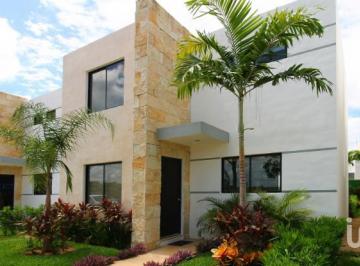 Casa · 115m² · 3 Recámaras · 2 Estacionamientos · Casa Versátil con 3 Recámaras de 2 Plantas en Cd Caucel