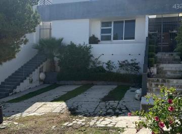 Casa · 360m² · 4 Recámaras · 4 Estacionamientos · Se Vende Casa en La Segunda Seccion de Bugambilias en Zapopan Jalisco
