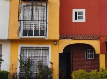 Casa de 6 habitaciones, Toluca · Casa en Venta en Toluca - Santa María Totoltepec