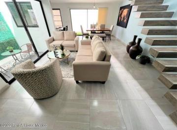 Casa de 3 habitaciones, El Marqués · Se Vende Casa de 3 Recámaras con Jardín Privado y 2 Estacionamientos en El Mirador Rah101