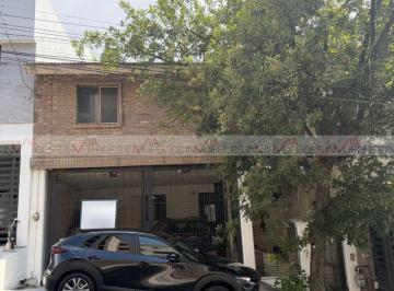 Casa · 457m² · 5 Recámaras · 2 Estacionamientos · Casa en Venta en Colinas de San Jerónimo