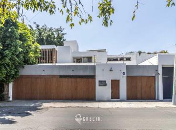 Casa de 4 habitaciones, Zapopan · Casa en Venta en Lomas Altas