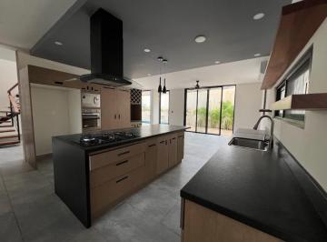 Casa en condominio · 220m² · 3 Recámaras · 2 Estacionamientos · Renta y Venta, Casa 3 Recamaras, Playa del Carmen
