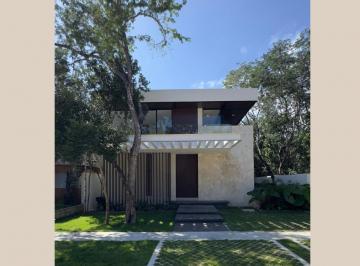 Casa · 370m² · 5 Recámaras · 3 Estacionamientos · Casa en Venta, Playa del Carmen