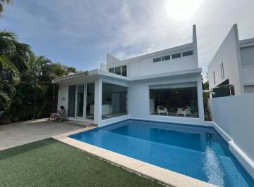 Casa · 540m² · 3 Recámaras · 2 Estacionamientos · Casa en Renta en Playacar
