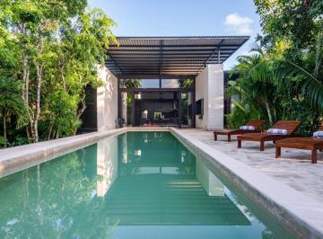 Casa · 2500m² · 4 Recámaras · 4 Estacionamientos · Casa en Venta en Puerto Morelos