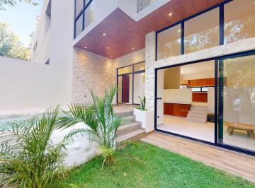 Casa · 160m² · 3 Recámaras · 2 Estacionamientos · Casa en Venta en Playa del Carmen