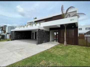 Casa · 400m² · 3 Recámaras · 6 Estacionamientos · Casa en Venta, 3 Recamaras, Alberca, Punta Tiburón, Marina y Golf. Riviera Veracruz.