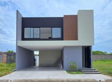 Casa de 4 habitaciones, Boca del Río · Casa en Venta 4 Recámaras en Lomas del Dorado