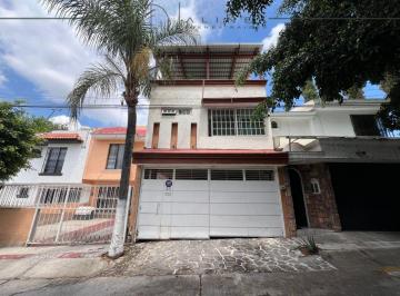 Casa de 3 habitaciones, Zapopan · Casa 3 Niveles 232 m² Construcción, Guadalupe Sur, Zapopan