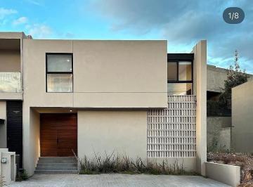 Casa de 4 habitaciones, Querétaro · Casa en Renta Ubicada en El Fraccionamiento Altozano