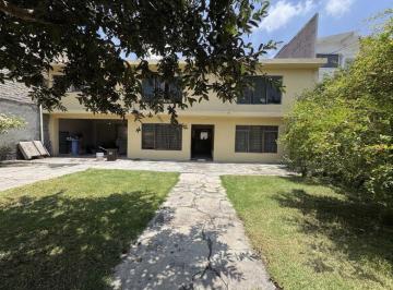 Casa de 7 habitaciones, Tláhuac · Casa Familiar de Gran Formato | 7 Recámaras, Estudio, Jardín Privado y Estacionamiento Para 6 Autos