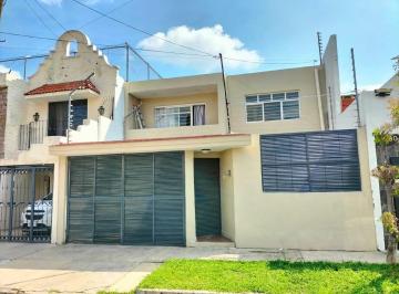 Casa · 269m² · 3 Recámaras · 1 Estacionamiento · Casa en Renta en Loma Bonita - (4)