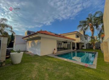 Casa de 4 habitaciones, Zapopan · Casa Amueblada en Venta o Renta de Lujo en Puerta de Hierro