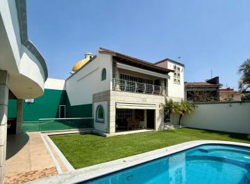 Casa de 4 habitaciones, Cuernavaca · En Venta Espectacular Casa en Fraccionamiento Reforma Esmeralda, Cuernavaca.
