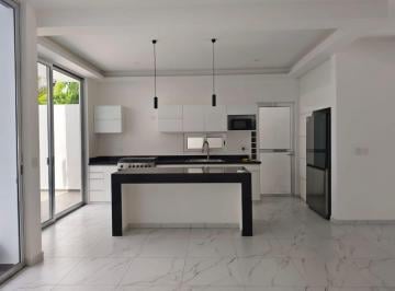 Casa en Renta de 3 habitaciones  · Casa en Renta en Playa del Carmen, Cerca de Colegios, Sin Muebles y con Alberca
