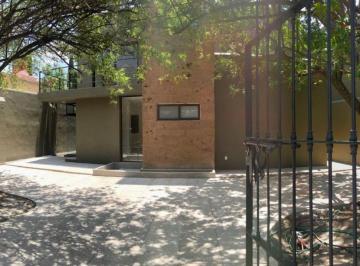Casa · 390m² · 4 Recámaras · 2 Estacionamientos · Casa - Villa de Los Frailes