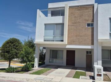 Casa en condominio · 180m² · 4 Recámaras · 2 Estacionamientos · Casa en Condominio - Zákia