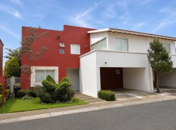 Casa · 209m² · 3 Recámaras · 2 Estacionamientos · Casa en Renta en Metepec, Terralta