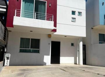 Casa de 3 habitaciones, Ensenada · Bonita Casa con Seguridad y Alberca