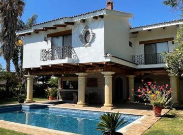 Casa de 4 habitaciones, Cuernavaca · Venta Casa en Ahuatepec Fraccionamiento Cerrado