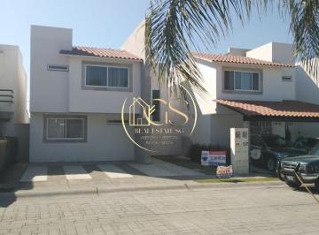 Casa · 250m² · 3 Recámaras · 2 Estacionamientos · Casa en Venta Palma Real Celaya