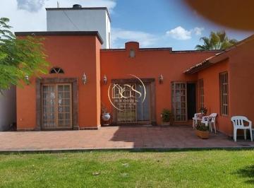 Casa · 636m² · 3 Recámaras · 3 Estacionamientos · Casa en Venta Praderas de La Hacienda Celaya