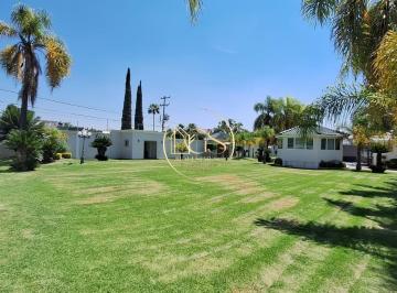 Casa · 2880m² · 4 Recámaras · 6 Estacionamientos · Casa en Venta Praderas de La Hacienda Celaya