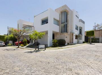 Casa · 179m² · 3 Recámaras · 1 Estacionamiento · Casa en Venta en Lomas de Angelópolis, La Catellana, Puebla, Esquina