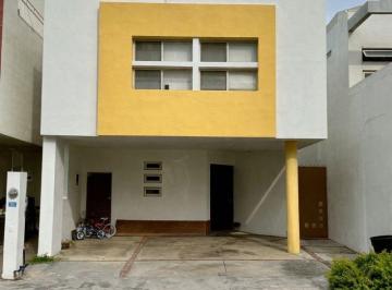 Casa de 3 habitaciones, Monterrey · Casa en Venta en La Rioja - Carretera Nacional, Mty.
