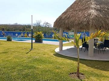 Casa de 3 habitaciones, Jojutla · Casa en Venta con Alberca en Tequesquitengo de 3 Recámaras y Roof Garden con Jacuzzi, y Pérgola
