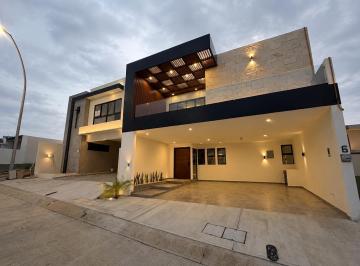 Casa · 160m² · 4 Recámaras · 2 Estacionamientos · Casa en Venta Punto Lomas Residencial Alvarado Veracruz