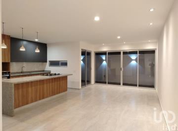 Casa · 200m² · 4 Recámaras · 2 Estacionamientos · Casa en Venta Recamara en Planta Baja Real del Bosque Corregidora