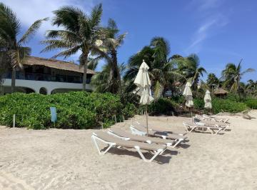 Villa · 3 Recámaras · Villa en Venta Frente Al Mar Totalmente Amueblada y Equipada con Playa y Alberca
