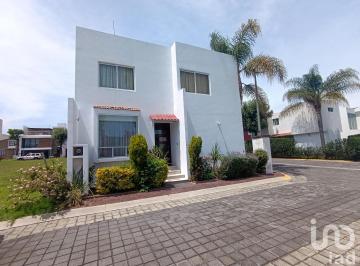 Casa · 160m² · 4 Recámaras · 2 Estacionamientos · Casa en Venta en Residencial Calabria Saanta María Zacatepec