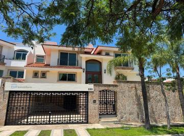 Casa de 4 habitaciones, Zapopan · Residencia en Venta en Segunda Seccion de Bugambilias