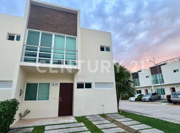Casa · 146m² · 3 Recámaras · 2 Estacionamientos · Casa en Renta en Long Island, Cancun