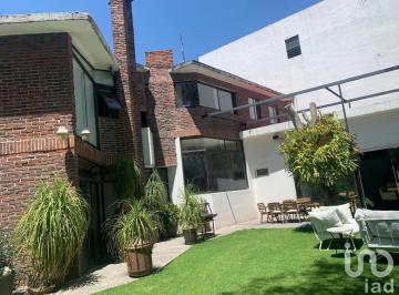 Casa · 377m² · 4 Recámaras · 2 Estacionamientos · Se Vende Casa con Amplio Jardín en Bosques de Las Lomas, Alcaldía Cuajimalpa de Morelos