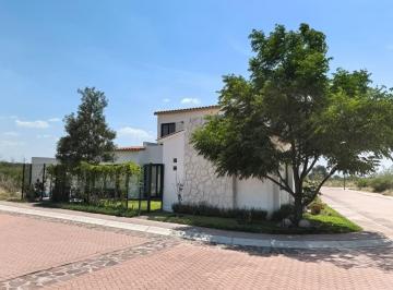 Casa en condominio de 2 habitaciones, Apaseo el Alto · Casa de Autor Amueblada | Todo en Planta Baja + Estudio Privado | Amenidades