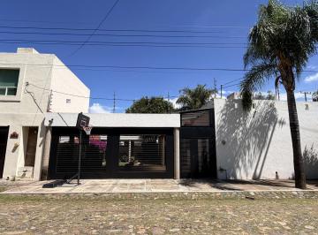 Casa · 3 Recámaras · 2 Estacionamientos · Casa en Renta en Loma Verde - Zona Mulza - Blvd Aeropuertocionamiento Loma Verde