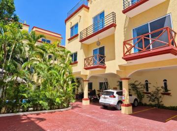 Condominio por dentro con estacionamiento · Departamento en Renta de 2 Rec. a Pasos de Playa Mamitas, Playa del Carmen