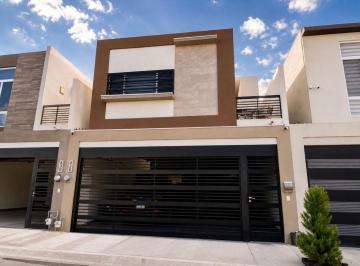 Casa de 3 habitaciones, Monterrey · Casa Amueblada en Renta en Cumbres Puerta de Hierro