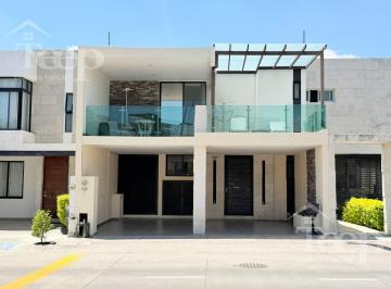 Casa · 180m² · 3 Recámaras · 2 Estacionamientos · Casa en Renta en Sierra Nogal